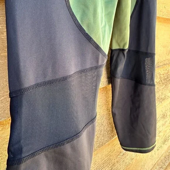 Lularoe Rise Leggings Active Wear Capri Mesh Pockets Sage Green Black Pant Size - Picture 9 of 9
